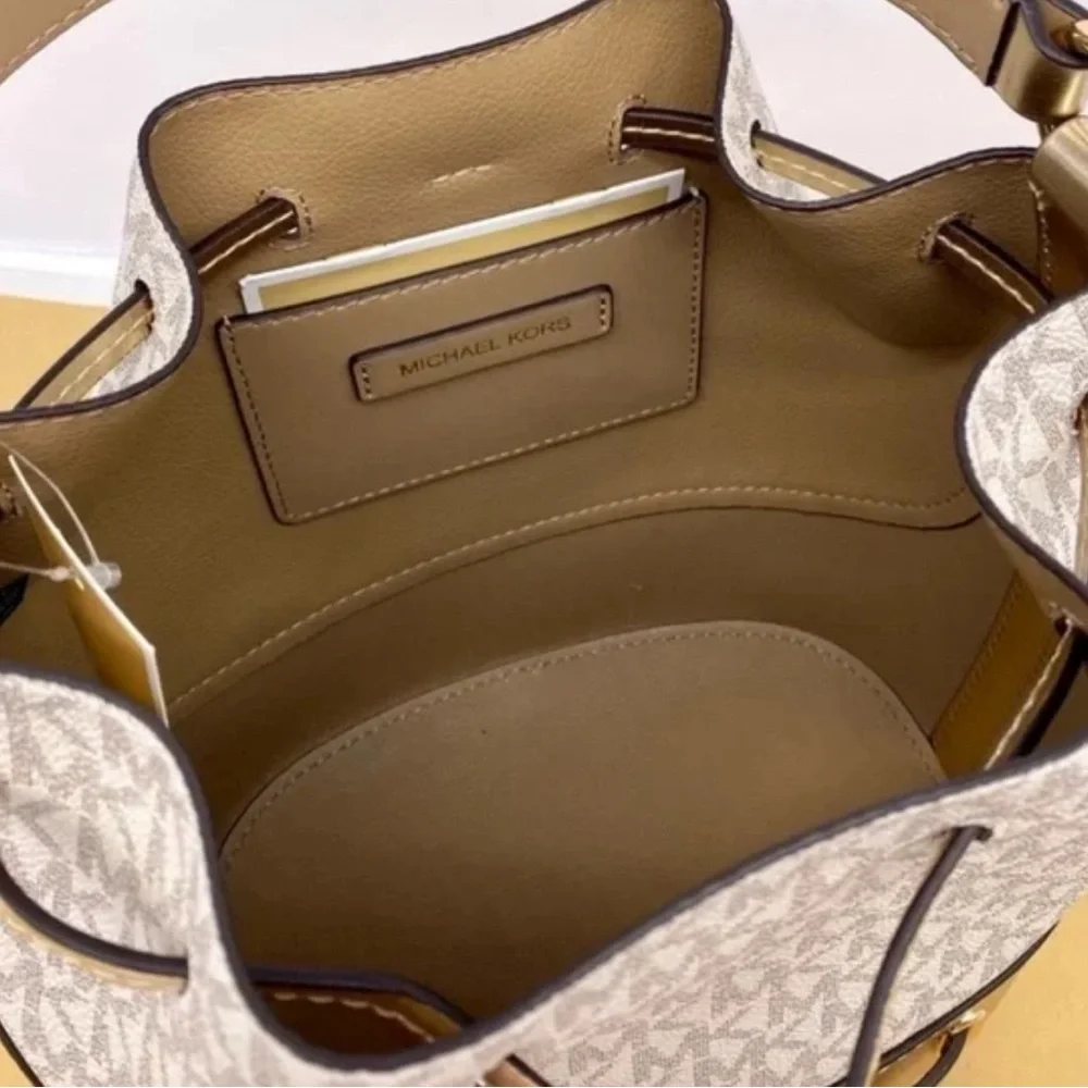 Michael Kors- REED 35S4G6RM6M VANL/PLGOLD MD BELTED BUCKT MSGR - NWT - Picture 15 of 16